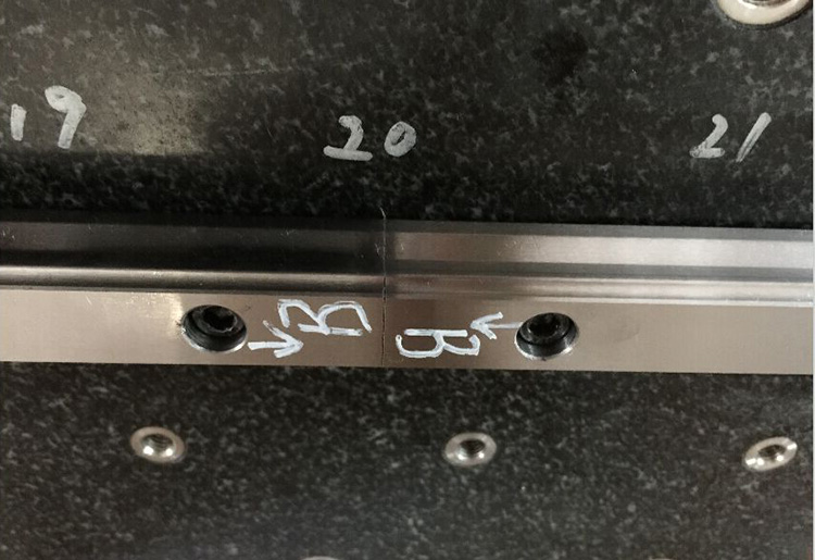 超長(zhǎng)4米以上直線滑軌導(dǎo)軌的安裝方法